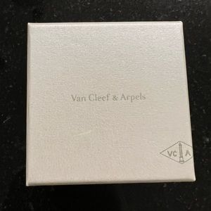 Van Cleef & Arpels ring box only